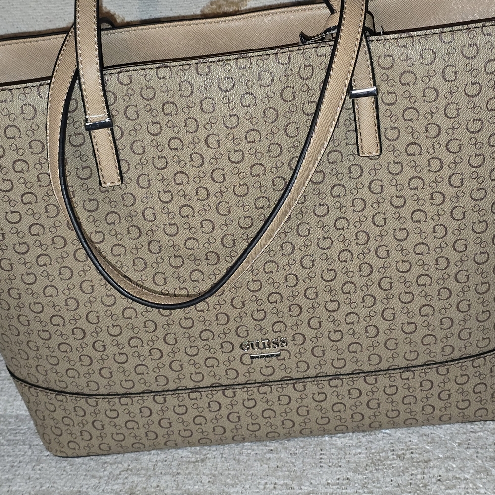 Guess Tote Bag NWOT - Picture 2 of 5